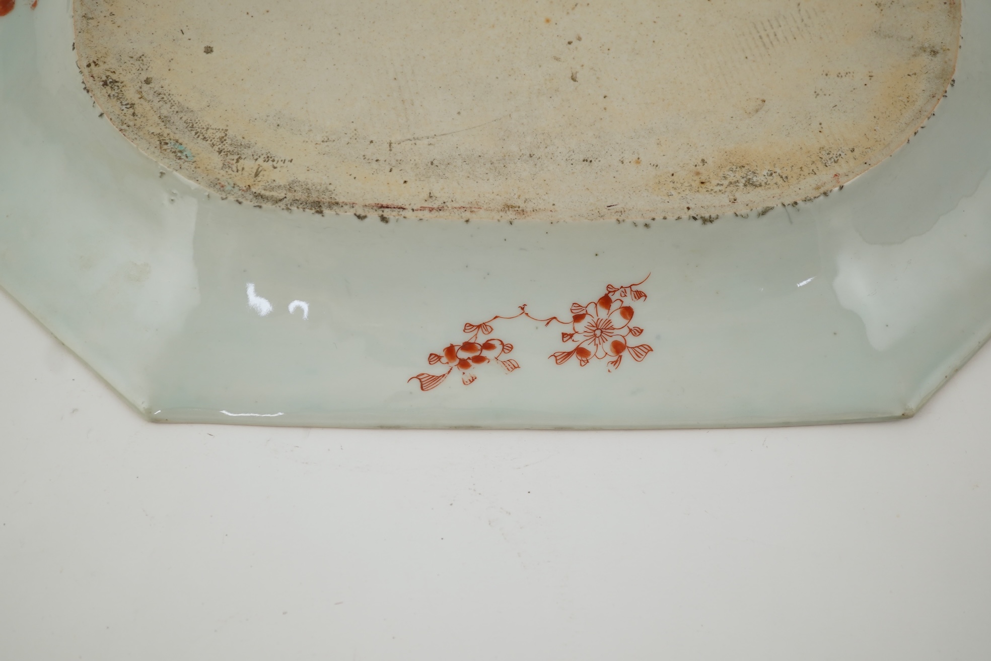 A Chinese export Imari canted rectangular serving dish, early 18th century